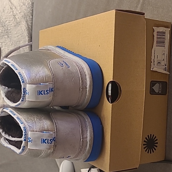 UGG Kisses Neumel booties - Picture 9 of 16